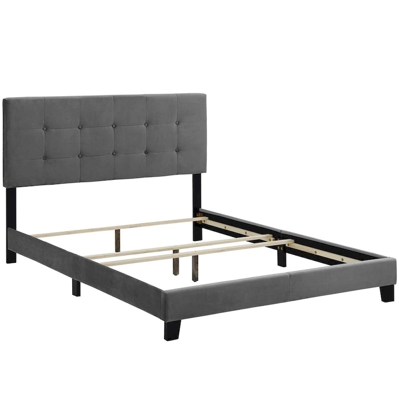 Čalouněná sametová postel Queen Size s prošívaným čelem