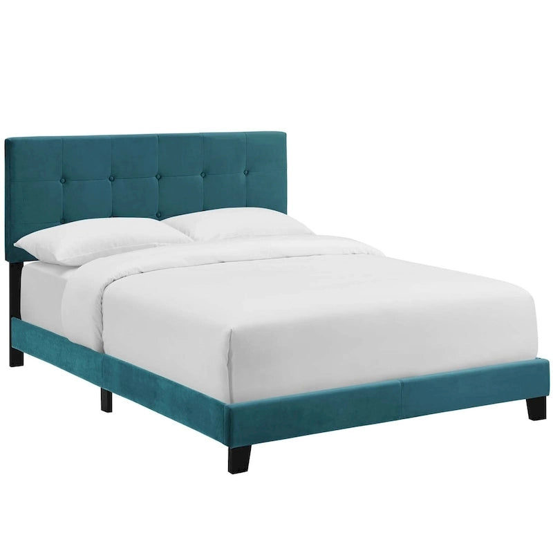 Čalouněná sametová postel Queen Size s prošívaným čelem
