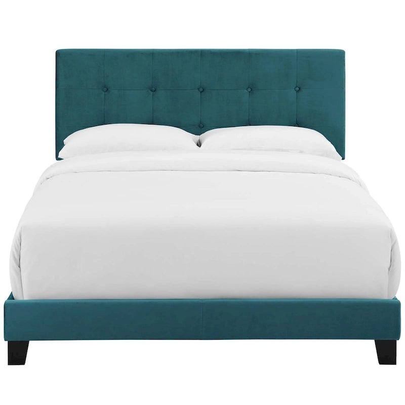 Čalouněná sametová postel Queen Size s prošívaným čelem